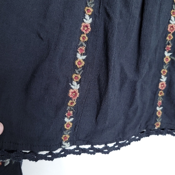 AMERICAN EAGLE WOMEN'S Floral Embroidered Bell Sleeve Boho Top MEDIUM - Picture 11 of 16